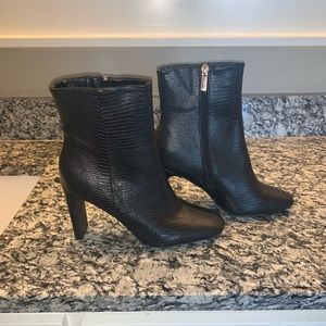 Gorgeous Black Zip Boots with Square Heel NWOT